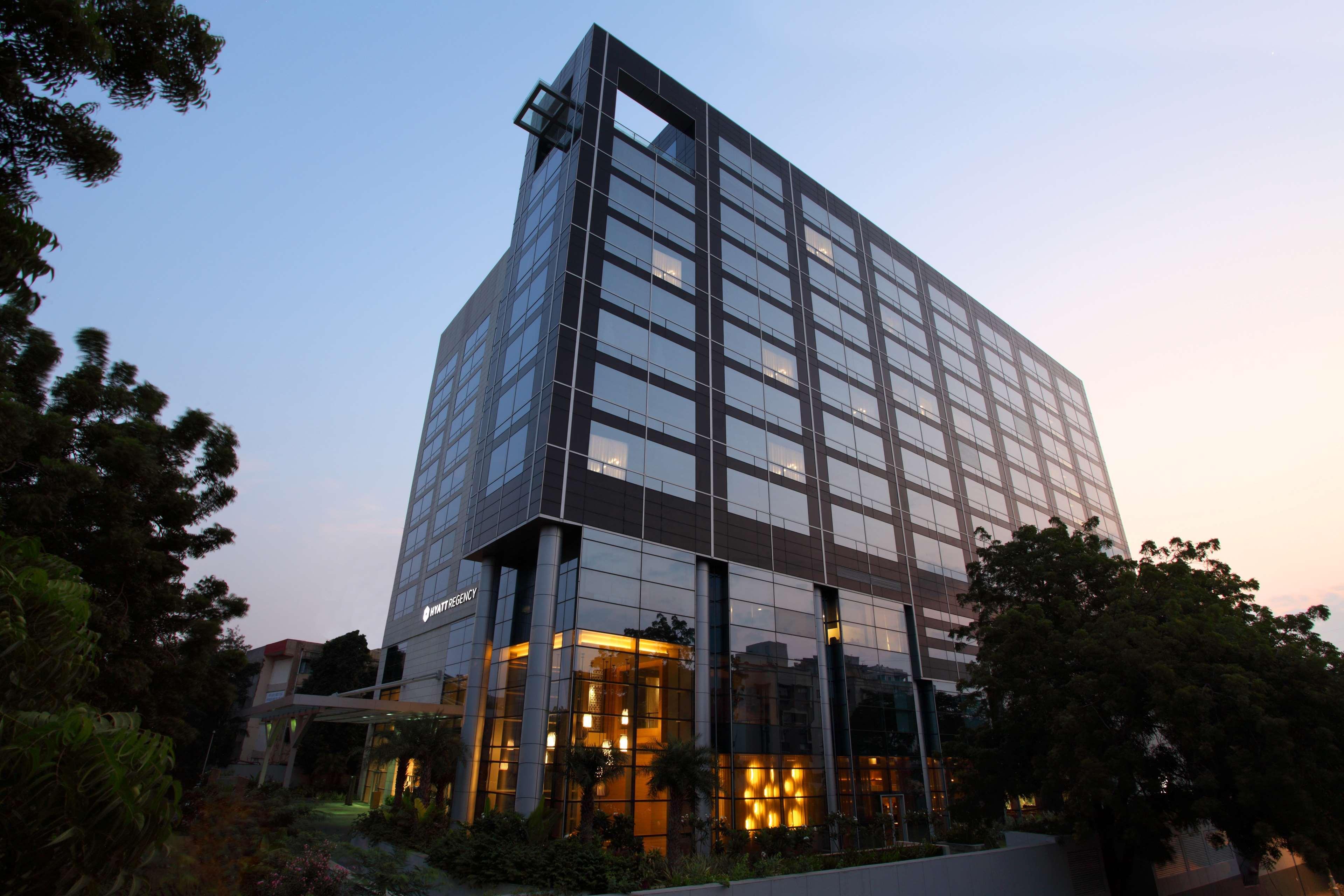 Hyatt Regency Ahmedabad Hotel Exterior foto The building of the National Institute of Bioethics