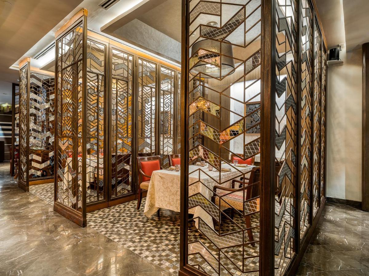 Hyatt Regency Ahmedabad Hotel Exterior foto The interior of the restaurant
